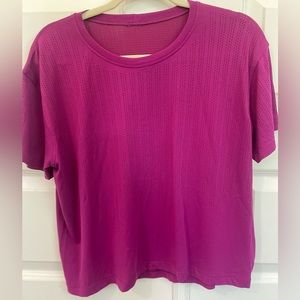 Lululemon Train to Be Short Sleeve Sz 10 Ripple Wave Vivid Plum / Vintage Plum
